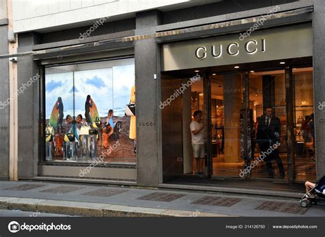 store manager gucci via montenapoleone|gucci napoleone italy.